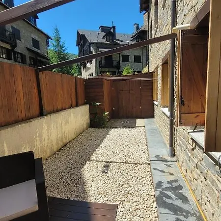 Con Jardin En Linsoles Anciles